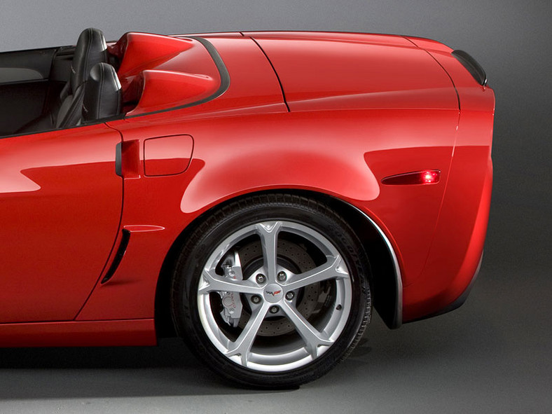 Corvette Grand Sport: poszerzone nadwozie i więcej mocy