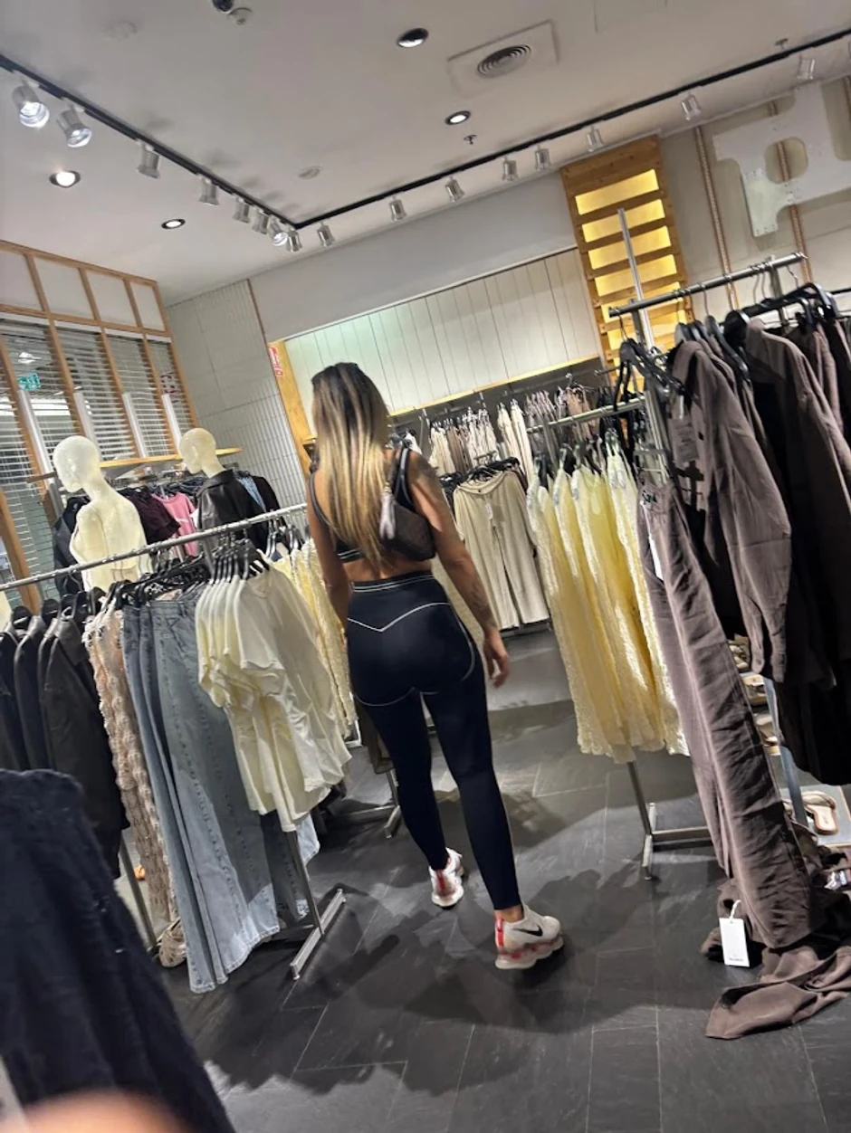 Aneli Ahmić u šopingu