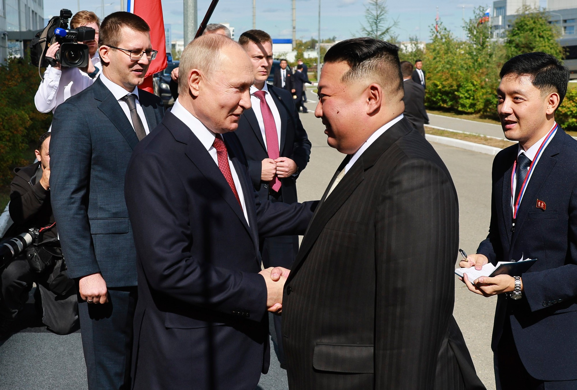 Kim Čong-un absolvoval niekoľkohodinové stretnutie s ruským prezidentom Vladimirom Putinom.