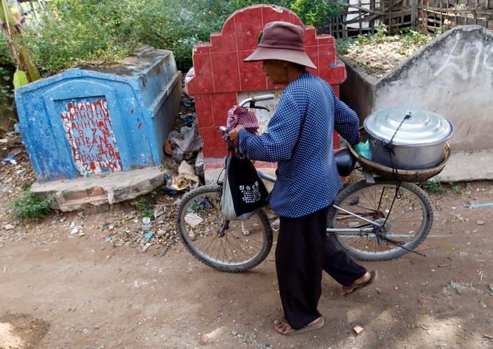 Osiedle na cmentarzu w Phnom Penh
