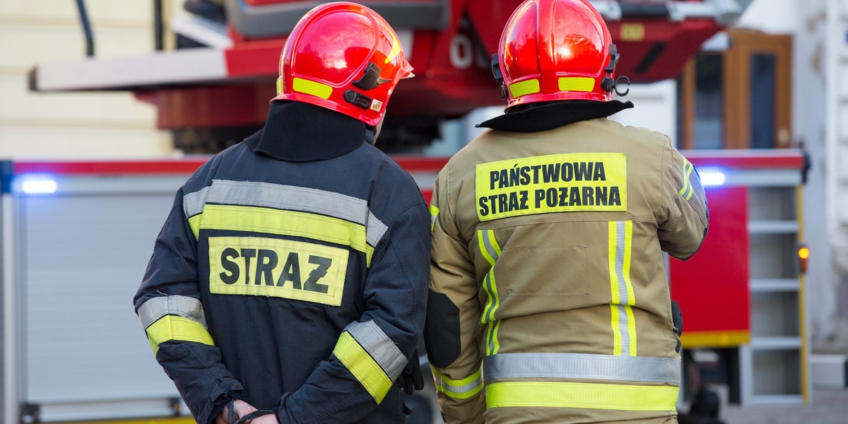 Gorzowscy strażacy sprawnie podnieśli otyłą kobietę pomagając jej położyć się w łóżku