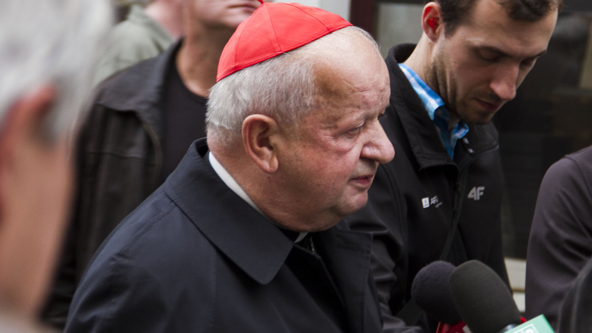 Naszym obowiązkiem jest wznosić się ponad jałowymi podziałami partyjnymi, niszczącymi tkankę społeczną, zrywającymi międzyludzkie więzi, prowadzącymi donikąd – powiedział podczas mszy św. poprzedzającej Orszak Trzech Króli kard. Stanisław Dziwisz. Duchowny wskazał także, jaka jest odpowiedź Kościoła na "na permanentne napięcia, spory i konflikty występujące na polskiej scenie politycznej".