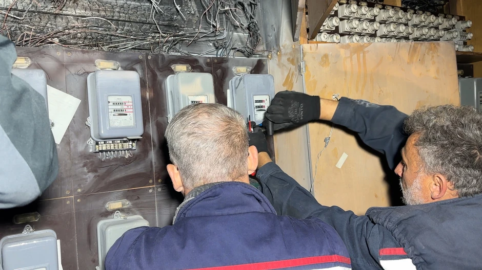 Požar u stambenoj zgradi u Čačku najpre je zahvatio električna brojila