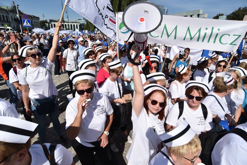 Warszawa: protest medyków w stolicy. Liczne utrudnienia