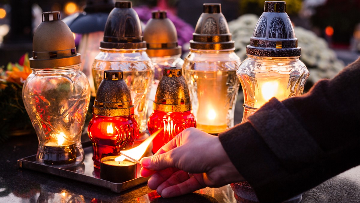 Podczas pogrzebu 15-latka, który został potrącony przez pijanego kierowcę, proboszcz postanowił przypomnieć, że chłopiec wypisał się z lekcji religii. Doprowadziło to do gwałtownej reakcji zgromadzonych. Nabożeństwo musiał dokończyć obecny w kościele wikary. Ksiądz proboszcz w rozmowie z "Wieściami Podwarszawskimi" tłumaczył, że informacja o wypisaniu się nastolatka z katechezy była dla niego, jako kapłana, bardzo trudna.