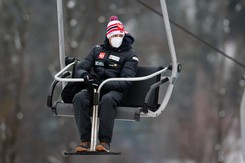 PŚ w skokach. Trener Norwegów izolowany w hotelu w byłym NRD