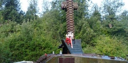 Polski czołg pomnik spod Monte Cassino rozkradany przez złomiarzy