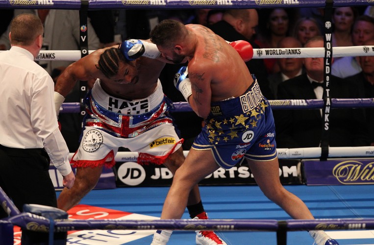 David Haye trzy razy leżał na deskach. Tony Bellew wygrał w piątej rundzie
