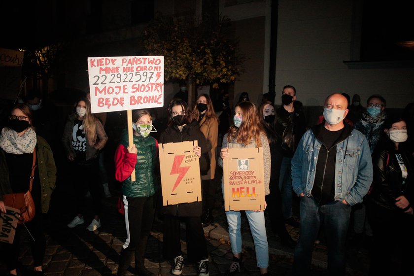 Protesty kobiet przed kurią we Wrocławiu