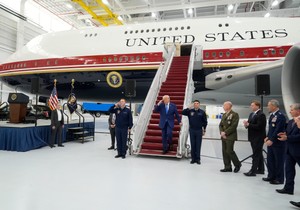 Donald Tramp predstavio novi avion 