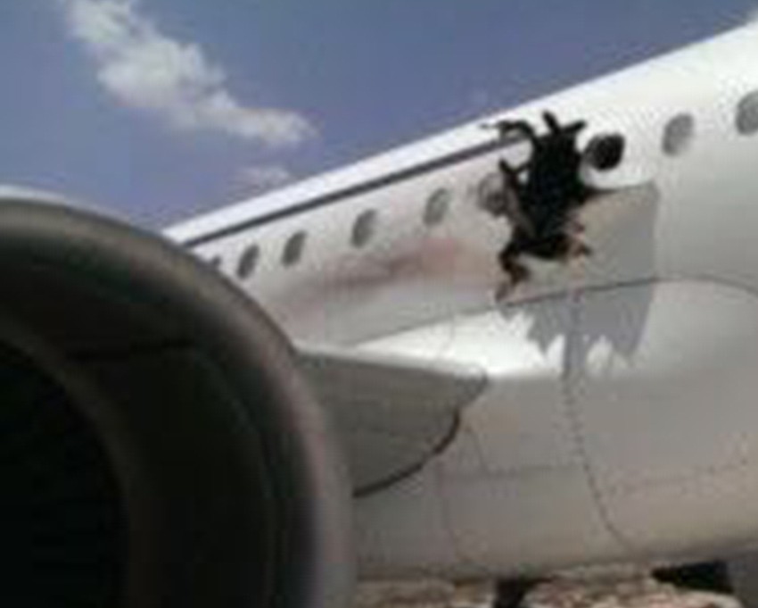 Avion nakon sletanja na aerodrom u Mogadišu