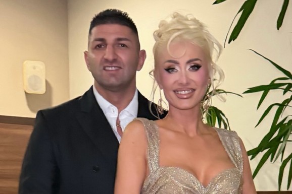 PORODICA ANELI AHMIĆ SLAVI 1. MAJ Njen brat sa ženom pevačicom i decom pozirao u džipu: Otišli u prirodu