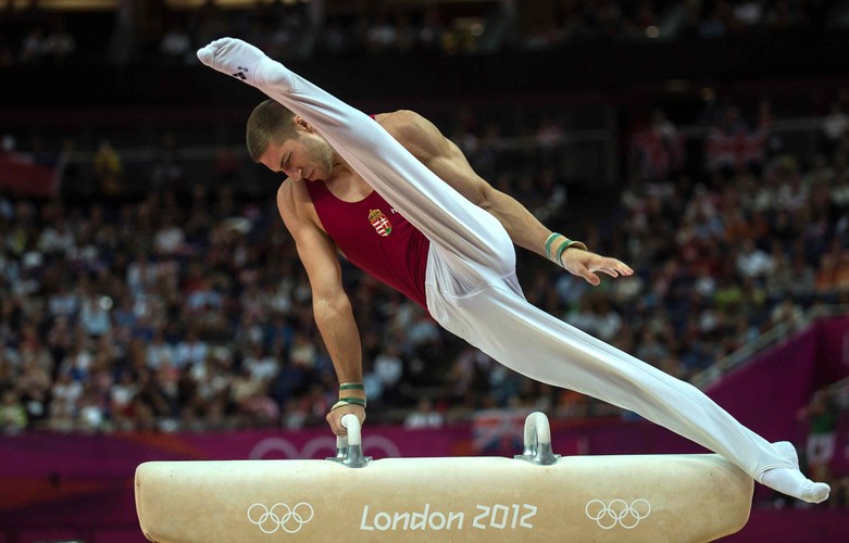 Węgier Krisztian Berki, dwukrotny mistrz świata, walycz o złoty medal olimpijski w ćwiczeniach na koniu z łękami w gimnastyce sportowej