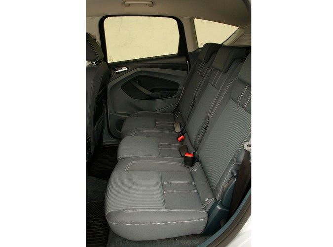 Z czym wam się kojarzą kompaktowe minivany, bo nam z nadmuchanymi autami segmentu C, które są mniej poręczne w mieście i wolniejsze na zakrętach. Po przejażdżce najnowszym fordem c-max diametralnie zmieniamy naszą opinię...