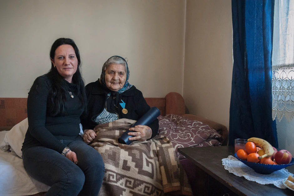 Branka je legala u 12, a ustajala u četiri. Svaki doručak je bio domaćinski. Završavao se šoljom toplog mleka bez koje nijedno dete nije puštala u školu