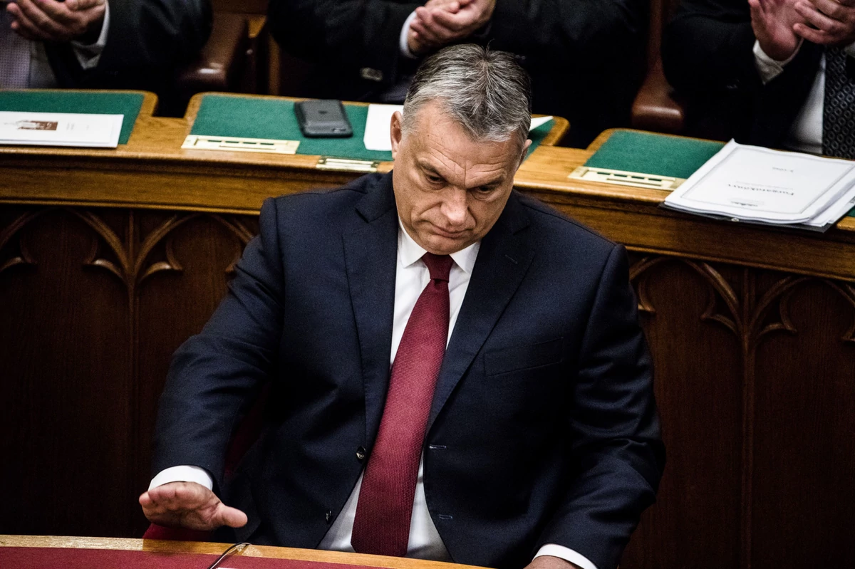  Orban ma problem. Fidesz traci poparcie przed wyborami. Seria ciosów