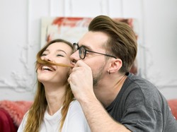 Test z chemii: O co zapytać przed randką, żeby zaiskrzyło?