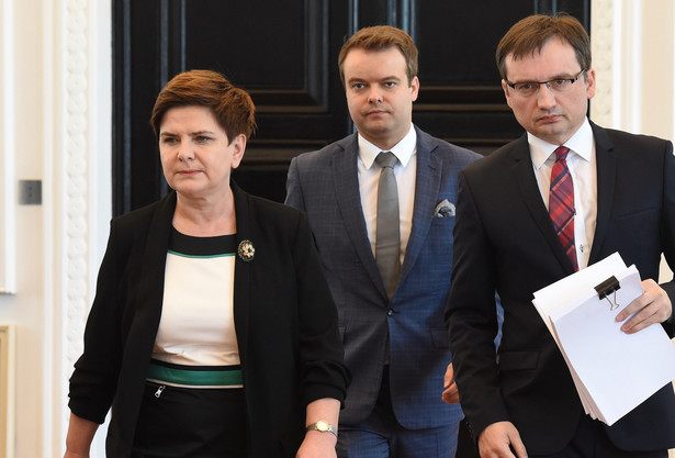 Minister sprawiedliwości, prokurator generalny Zbigniew Ziobro, premier Beata Szydło i rzecznik rządu Rafał Bochenek