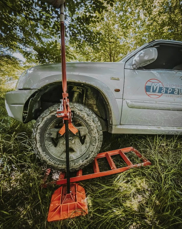 Suzuki w terenie podczas rajdu