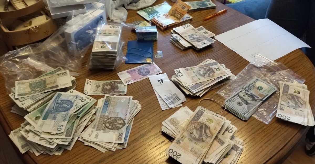 CBZC i KAS rozbiły piramidę finansową. Zatrzymano 9 osób