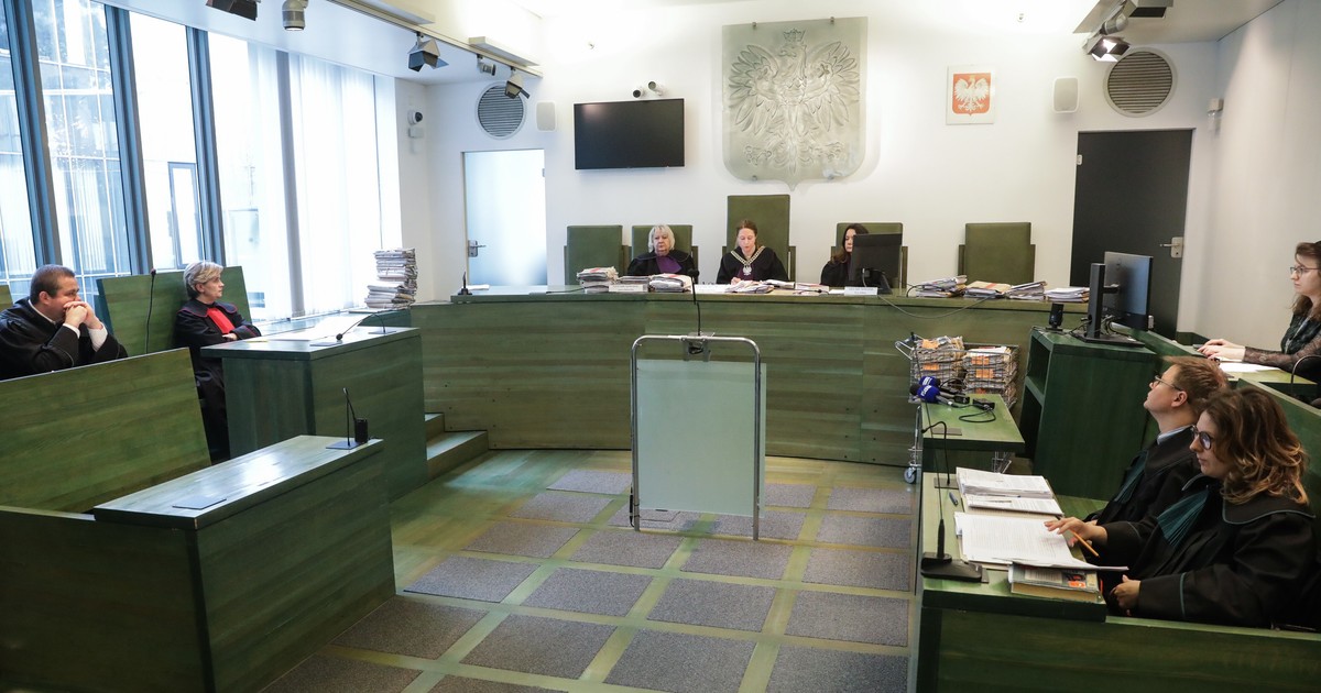 Autobus miejski spadł z wiaduktu w Warszawie. Jest wyrok sądu