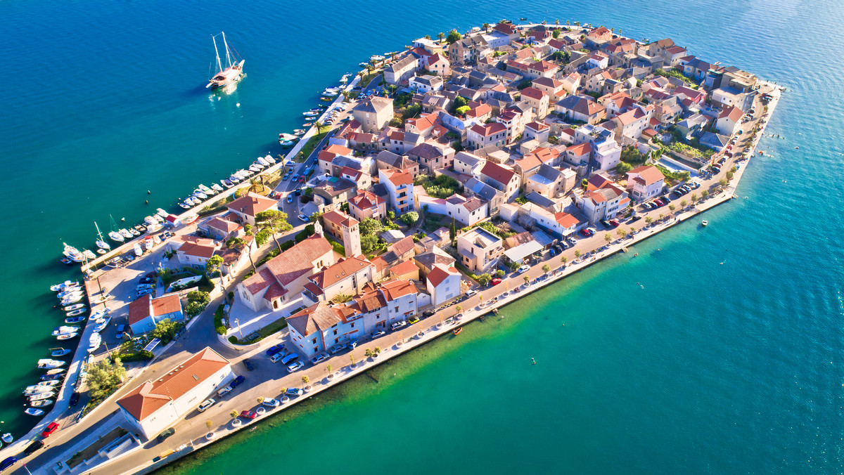 Niebezpieczna substancja na popularnej plaży w Chorwacji