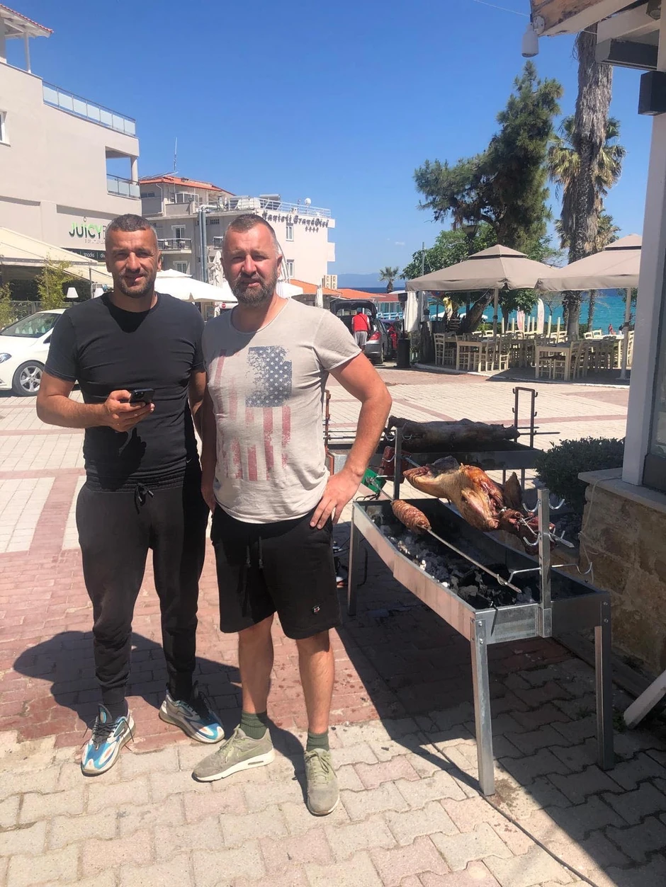 Nenad sa ubijenim bratom Predragom