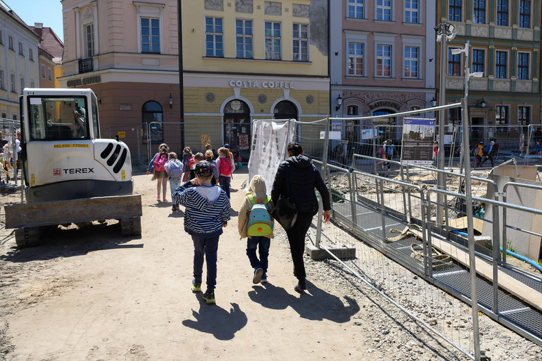 Takimi widokami z pewnością trudno zachęcić turystów do odwiedzin — Poznań, maj 2023 r.