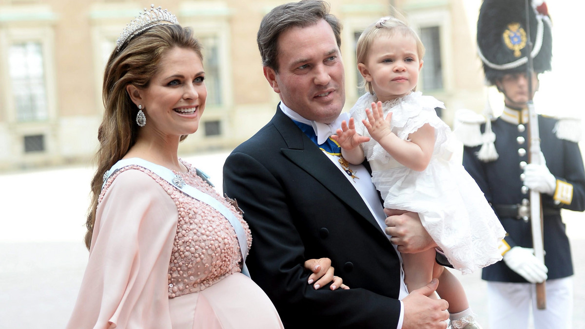 Księżniczka Madeleine po raz drugi została szczęśliwą mamą. Na Facebooku szwedzkiej rodziny królewskiej pojawił się komunikat, że 33-letnia arystokratka urodziła chłopca w poniedziałek o godzinie 13:45.