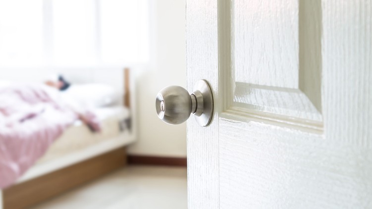 nyitott vagy zárt hálószoba ajtó milyen személyiségre utal