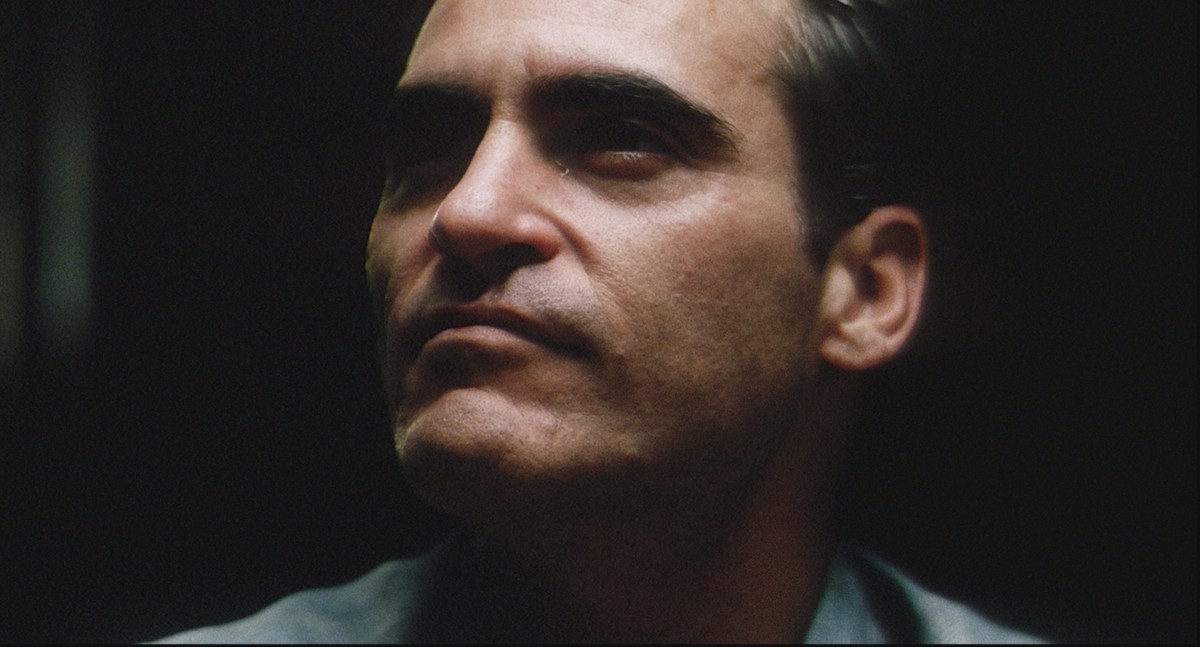 Weteran wojenny Freddie Quell (Joaquin Phoenix) jest człowiekiem, który przez całe życie ucieka przed prawem, przed swoją przeszłością, a nawet przed dziewczyną, będącą miłością jego życia. Ale pewnego dnia Freddie spotyka i poddaje się urokowi Mistrza, Lancastera Dodda (Philip Seymour Hoffman), założyciela i lidera potężnego ruchu duchowego. Ta ekstrawagancka postać - pisarz, kapitan, fizyk, filozof - była inspirowana osobą L. Rona Hubbarda, założyciela Kościoła Scjentologicznego.