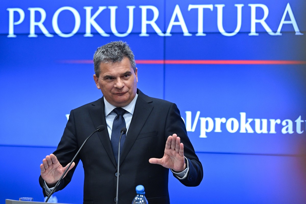 Prokurator krajowy Dariusz Korneluk na konferencji prasowej w siedzibie Prokuratury Krajowej w Warszawie
