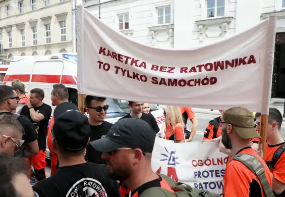 Ratownicy medyczni protestują w całym kraju. W niektórych miastach karetki będą puste