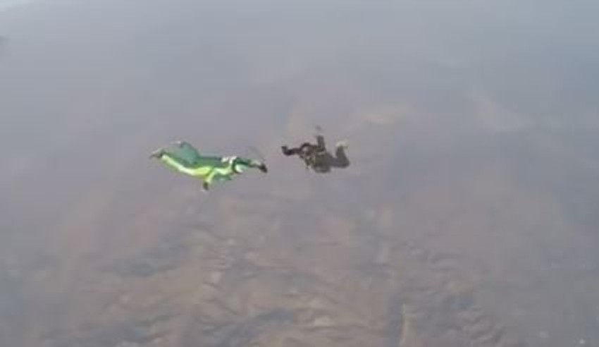 Ajkins u zelenom pada ka mreži 