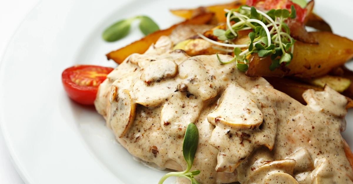 Pyszny obiad na piątek. Podajemy przepis, Ty gotujesz. Ryba zapiekana z pieczarkami