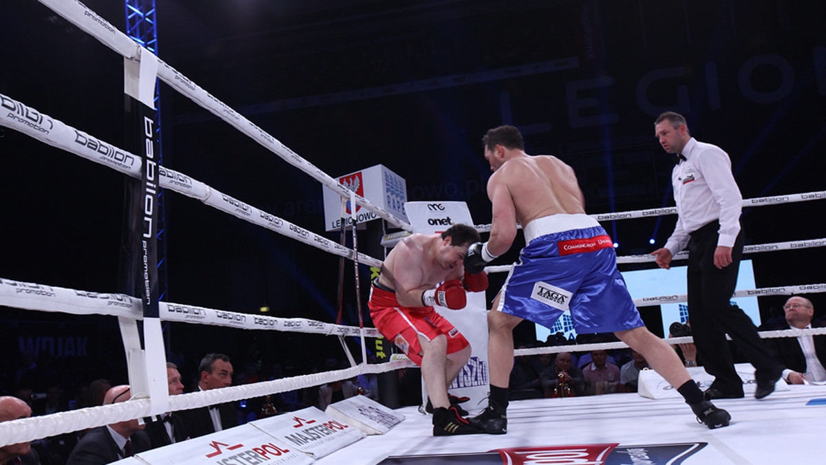 Niecałe trzy minuty trwała walka Alberta „Dragona” Sosnowskiego na gali Wojak Boxing Night w Legionowie. Były zawodowy mistrz Europy wygrał przez TKO z Włodzimierzem Letrem.