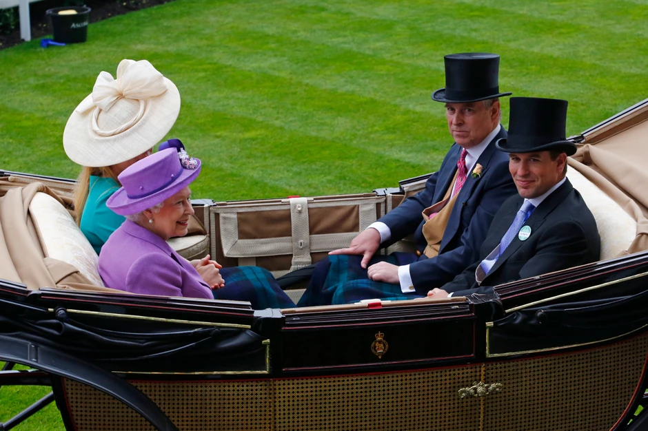 Filips je navodno omiljeni unuk kraljice (foto: Elizabeta II, Otom Filips, princ Endru i Piter Filips u Askotu 2013)