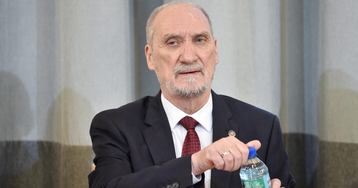 Czarne chmury nad Macierewiczem. Polityk PiS robił to przez pięć lat