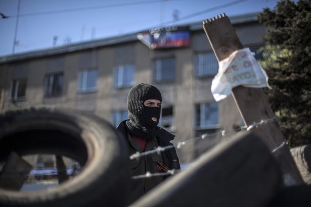 Prorosyjscy separatyści w pobliżu Doniecka. Fot. EPA/MAYSUN/PAP/EPA