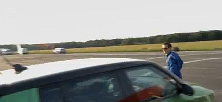 Hit na amatorskim filmie! Zobacz, jak Małysz parkuje w ścianie