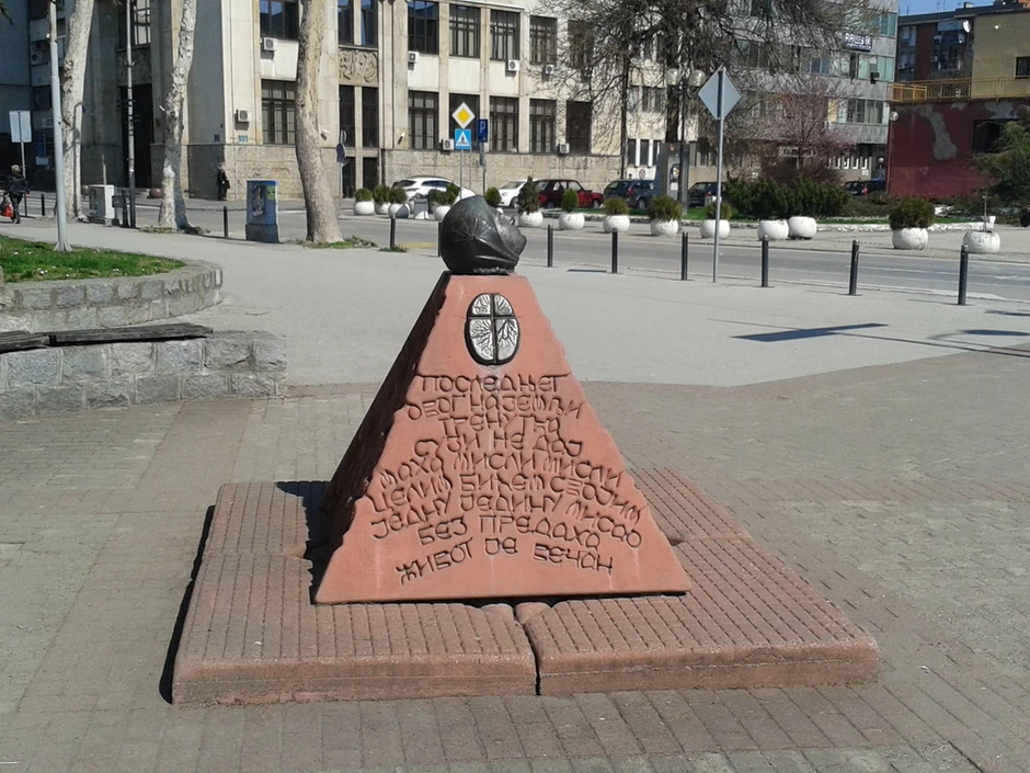 Spomen obeležje Seči knezova podignuto je u Valjevu 2004. godine prilikom obeležavanja dva veka Prvog srpskog ustanka