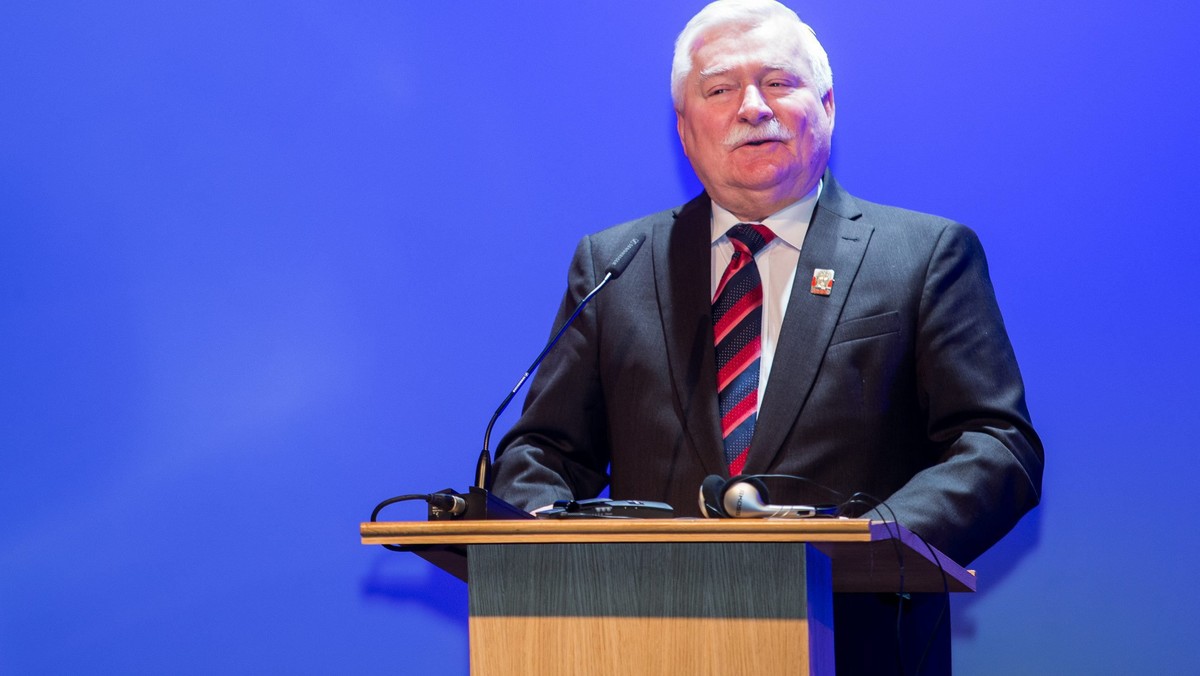 Były prezydent RP Lech Wałęsa zadeklarował, że gotów jest zostać pośrednikiem między Rosją i Europą. W wywiadzie dla "Niezawisimej Gaziety" oświadczył, że zamierza poprosić prezydenta Rosji Władimira Putina o spotkanie i rozmowę.