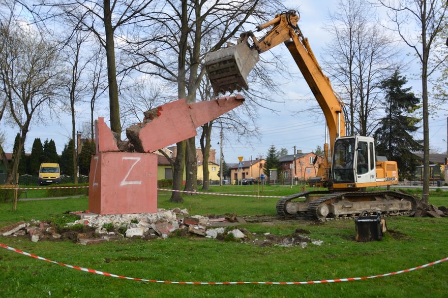 Wyburzenie pomników upamiętniających żołnierzy Armii Czerwonej w Dąbrowie Górniczej