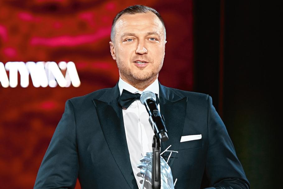 Dariusz Gałęzewski oddał nagrodę za swoją działalność filantropijną na licytację. Statuetka przyniosła kolejny milion złotych.
