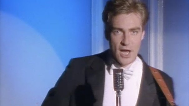 Spevák Richard Darbyshire.