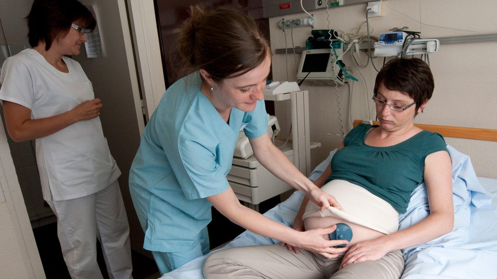 Tehotná žena počas vyšetrenia v nemocnici, ilustračná fotografia 