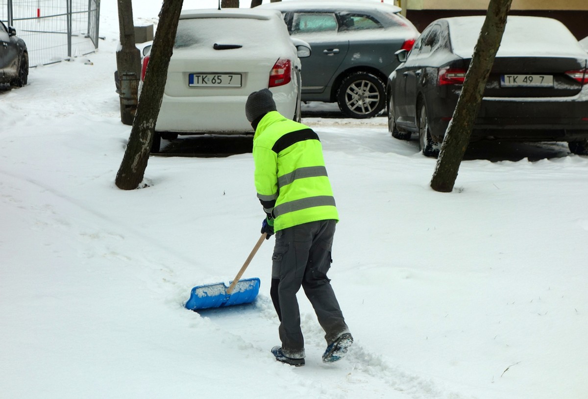 Ponad tysiąc osób bez prądu. Świętokrzyskie zasypane