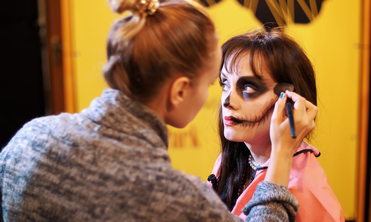 Makijażystka ostrzega przed Halloween. Chodzi o kosmetyki
