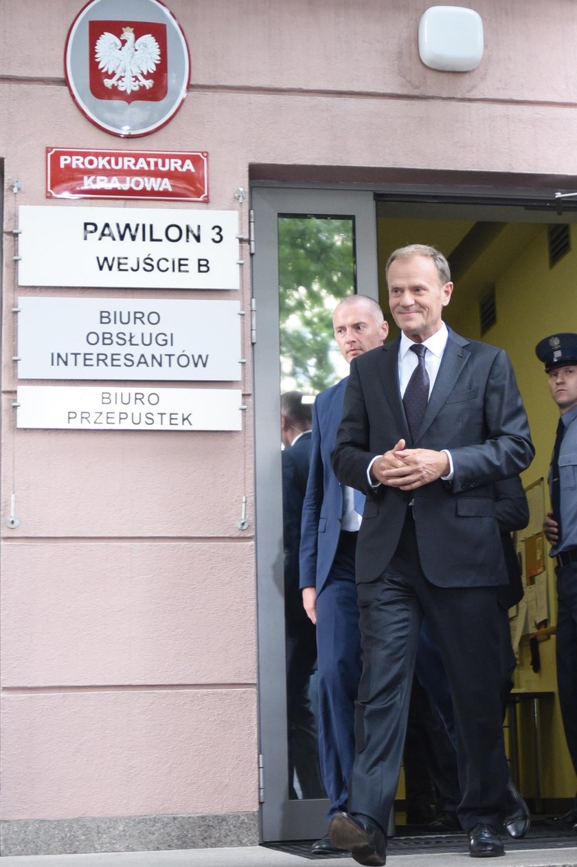 Tusk w prokuraturze.