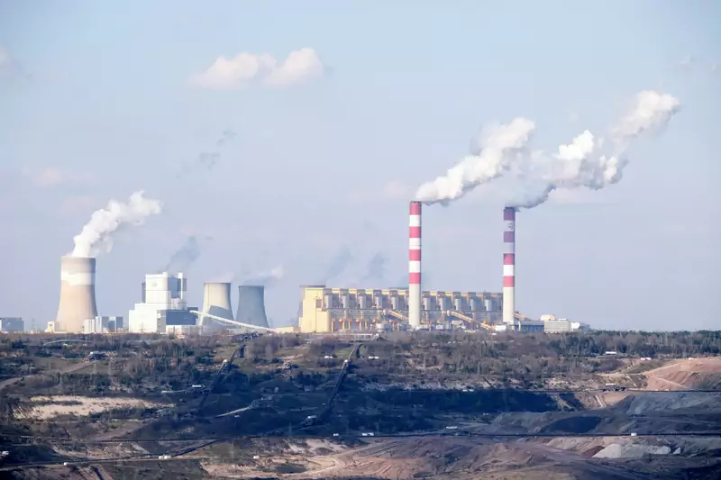 Elektrownia Bełchatów jest największym pojedynczym emitentem CO2 wśród elektrowni w Europie oraz prawdopodobnie też na całym świecie